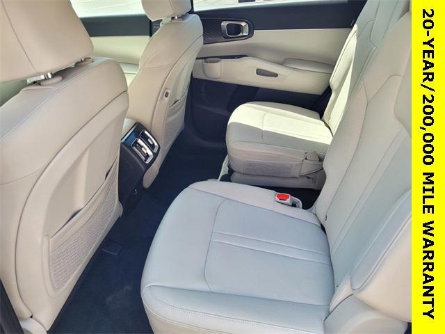new 2025 Kia Sorento car, priced at $38,055