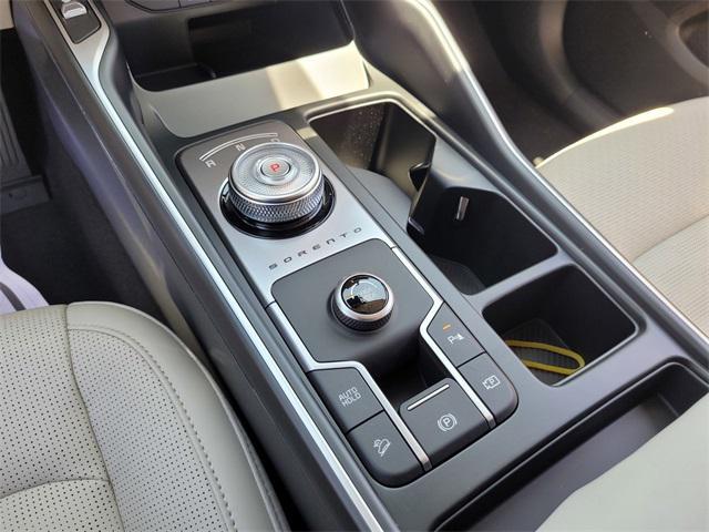 new 2025 Kia Sorento Hybrid car, priced at $39,655