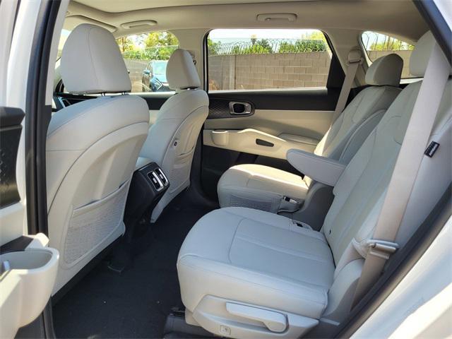 new 2025 Kia Sorento Hybrid car, priced at $39,655