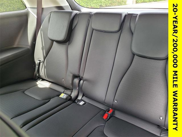 new 2025 Kia Carnival Hybrid car, priced at $54,125