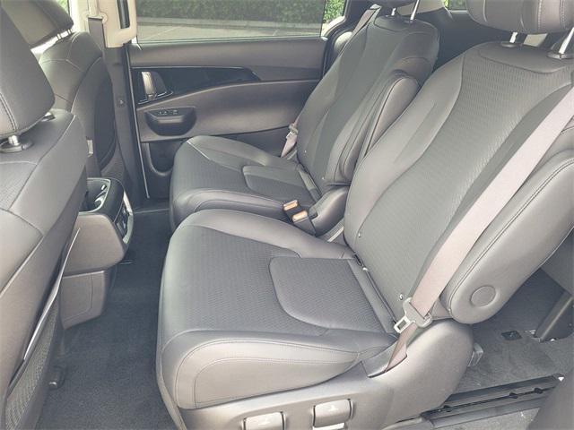 new 2025 Kia Carnival Hybrid car, priced at $54,125