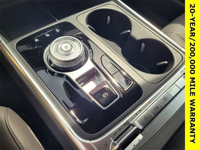 new 2025 Kia Carnival Hybrid car, priced at $54,125