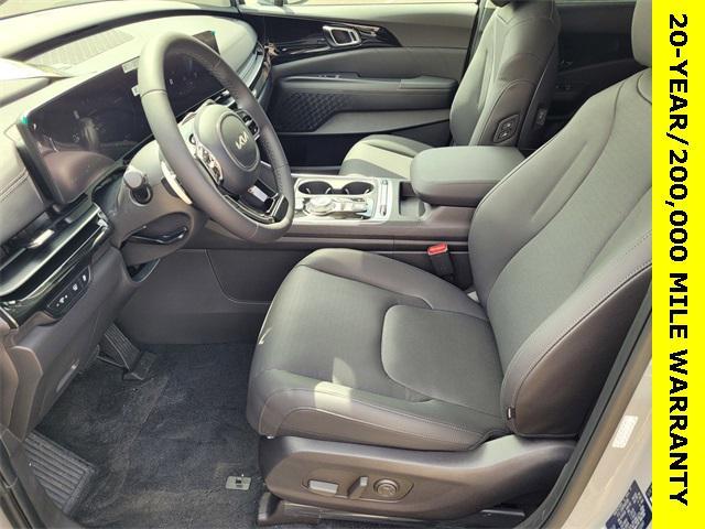 new 2025 Kia Carnival Hybrid car, priced at $54,125