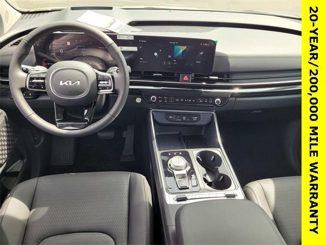 new 2025 Kia Carnival Hybrid car, priced at $54,125