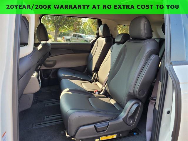 new 2026 Kia Carnival Hybrid car, priced at $45,385