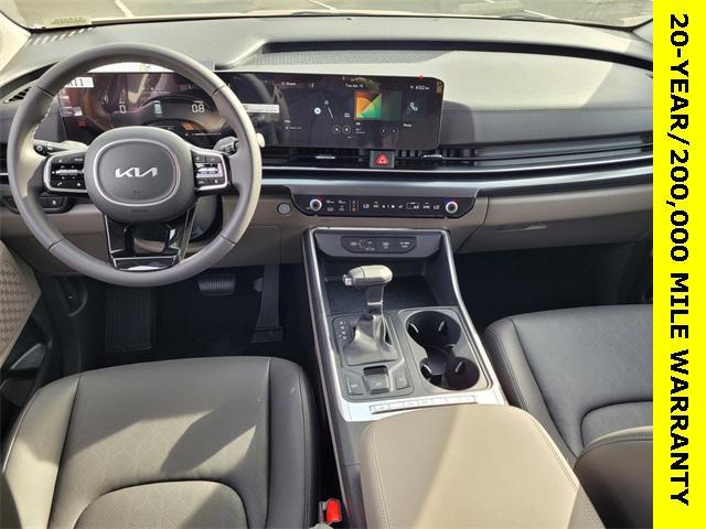 new 2025 Kia Carnival car, priced at $40,030