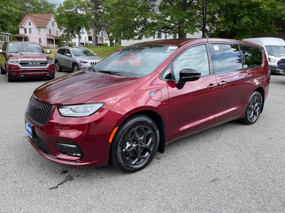 new 2023 Chrysler Pacifica Hybrid car, priced at $57,922