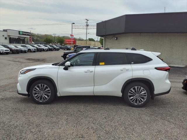 used 2021 Toyota Highlander car, priced at $38,890