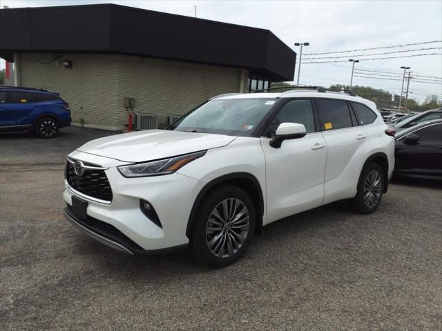 used 2021 Toyota Highlander car, priced at $38,890