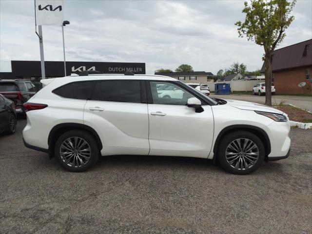 used 2021 Toyota Highlander car, priced at $38,890