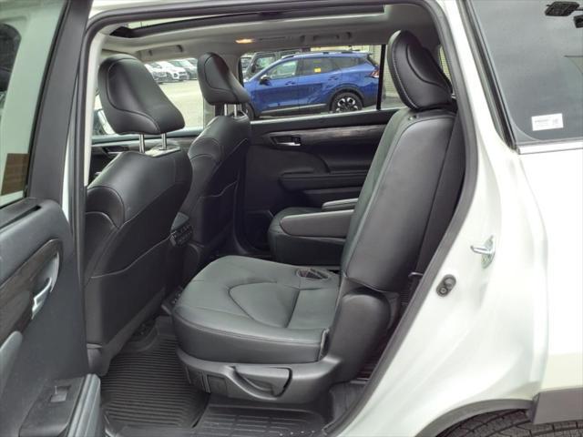 used 2021 Toyota Highlander car, priced at $38,890