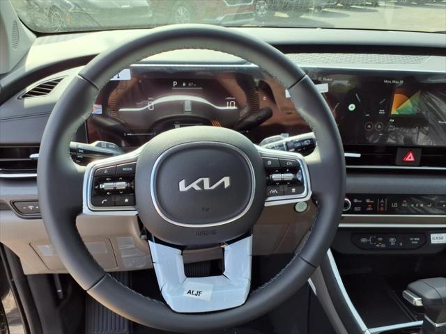 new 2025 Kia Carnival car, priced at $41,738