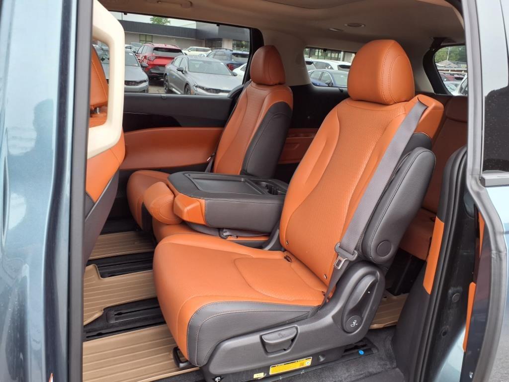used 2024 Kia Carnival car, priced at $42,298