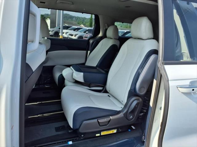 new 2026 Kia Carnival Hybrid car, priced at $45,385