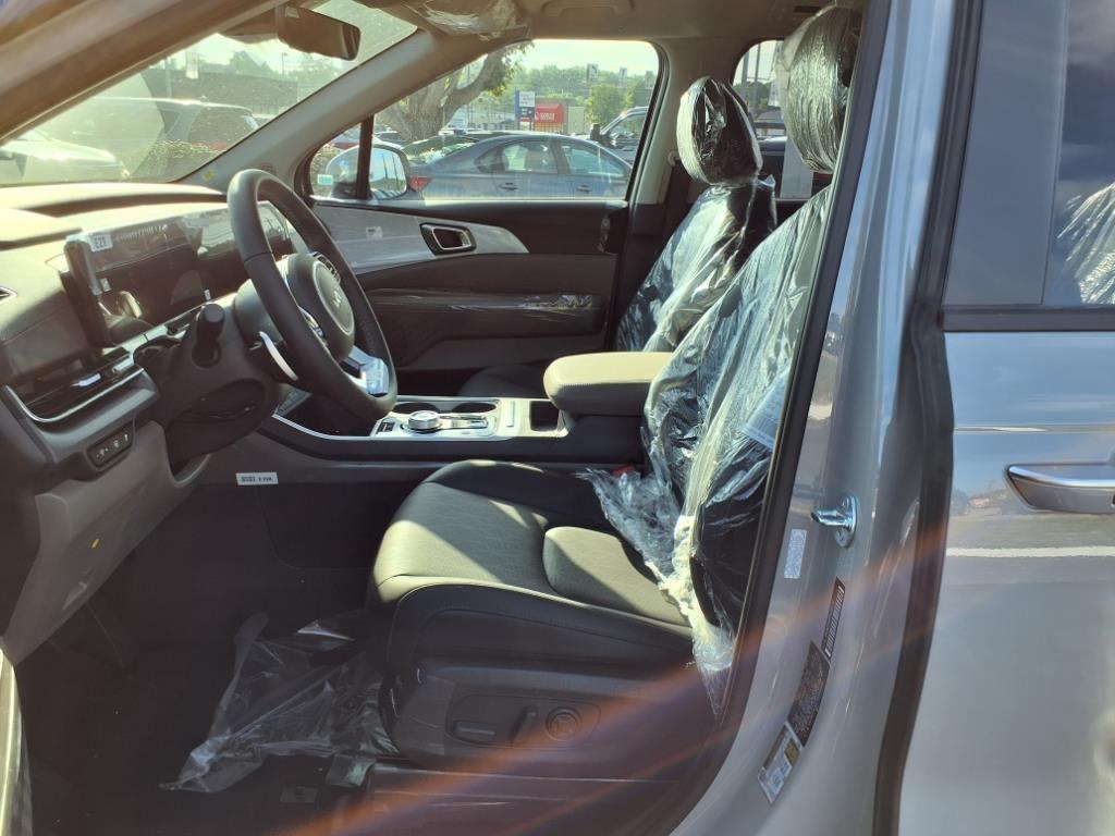 new 2026 Kia Carnival Hybrid car, priced at $44,589