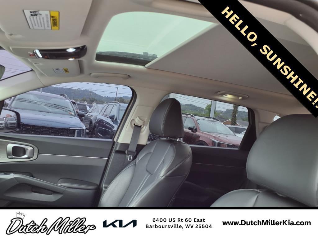 used 2025 Kia Sorento car, priced at $35,598
