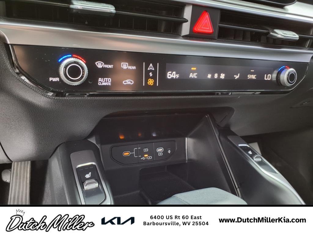 used 2025 Kia Sorento car, priced at $35,598