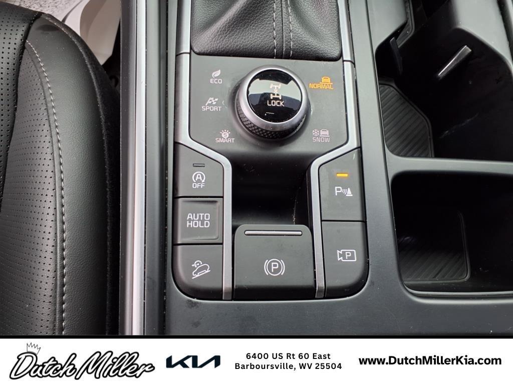 used 2025 Kia Sorento car, priced at $35,598