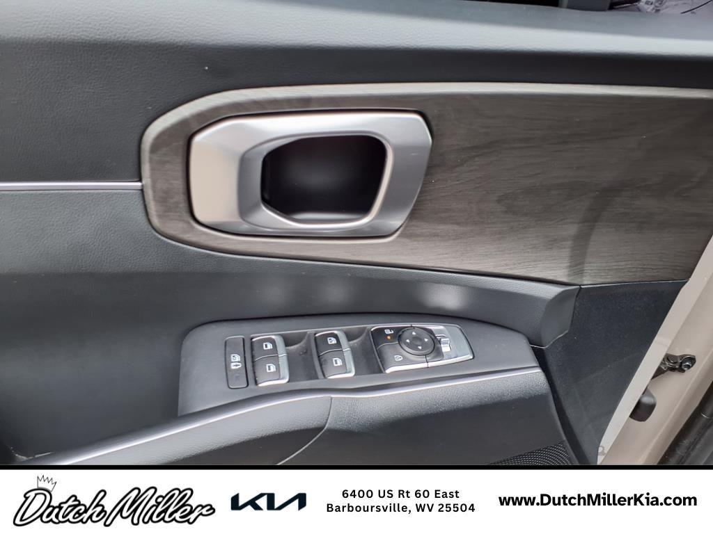 used 2025 Kia Sorento car, priced at $35,598