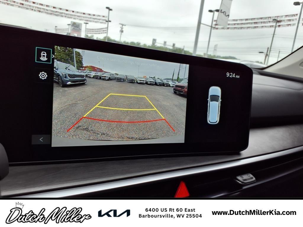 used 2025 Kia Sorento car, priced at $35,598