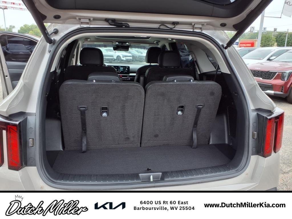 used 2025 Kia Sorento car, priced at $35,598