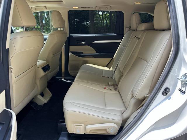 used 2014 Toyota Highlander car, priced at $14,495