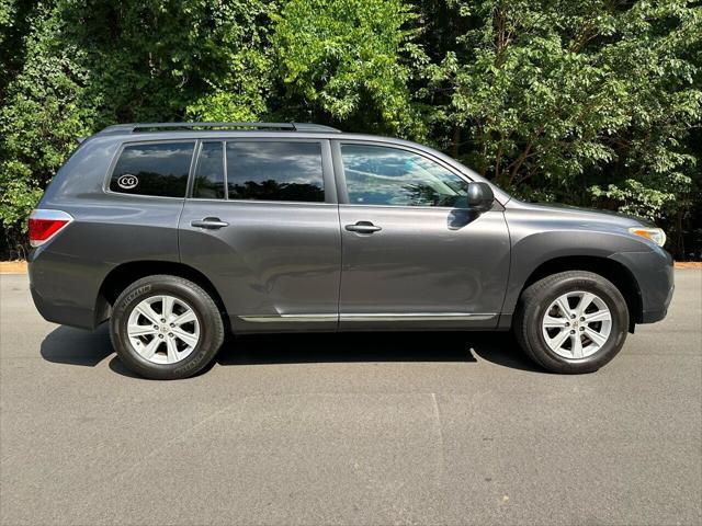 used 2013 Toyota Highlander car, priced at $12,995