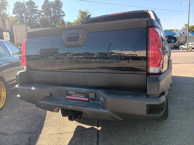 used 2004 Chevrolet Avalanche car, priced at $32,500