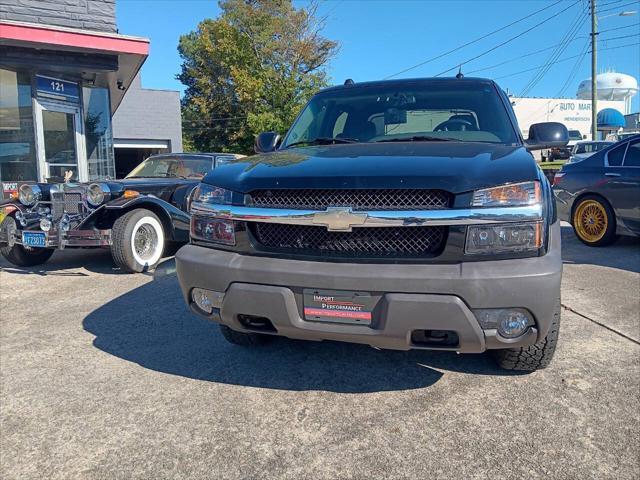 used 2004 Chevrolet Avalanche car, priced at $32,500