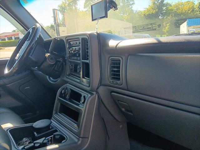 used 2004 Chevrolet Avalanche car, priced at $32,500