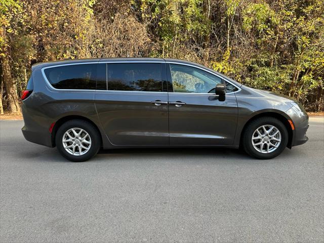 used 2018 Chrysler Pacifica car, priced at $14,995