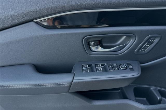 new 2025 Honda Pilot car, priced at $51,095