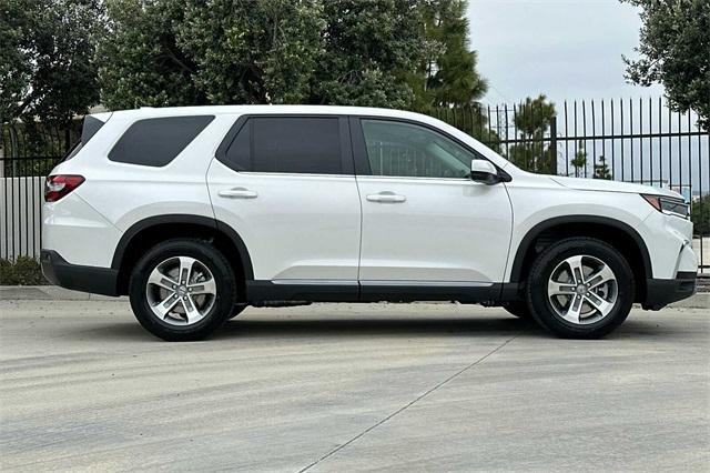 new 2025 Honda Pilot car, priced at $46,080