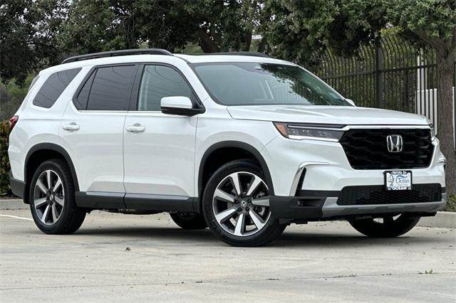 new 2025 Honda Pilot car, priced at $49,350