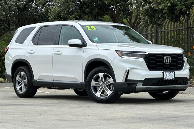 new 2025 Honda Pilot car, priced at $45,405