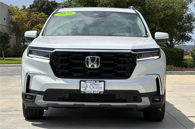 new 2025 Honda Pilot car, priced at $54,985