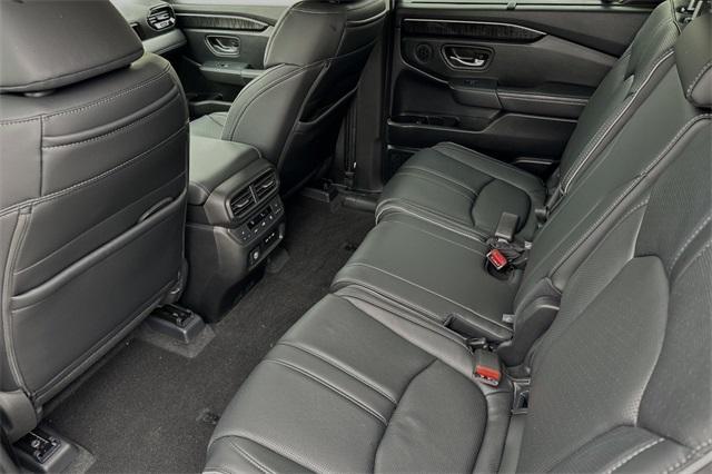 new 2025 Honda Pilot car, priced at $54,985