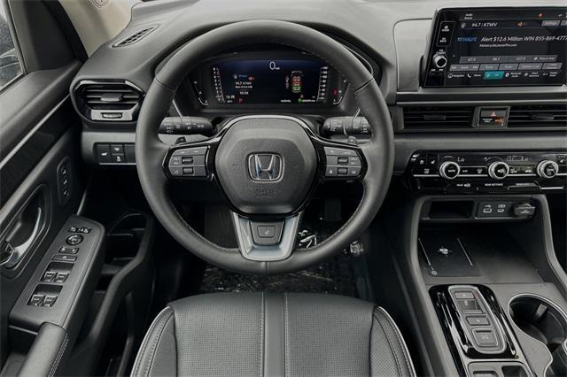 new 2025 Honda Pilot car, priced at $54,985
