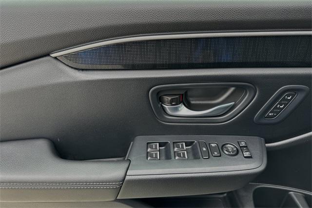 new 2025 Honda Pilot car, priced at $54,985