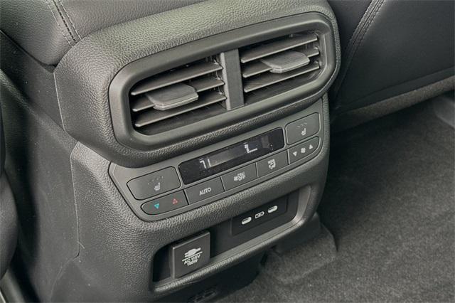 new 2025 Honda Pilot car, priced at $54,985