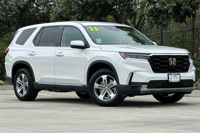 new 2025 Honda Pilot car, priced at $45,050