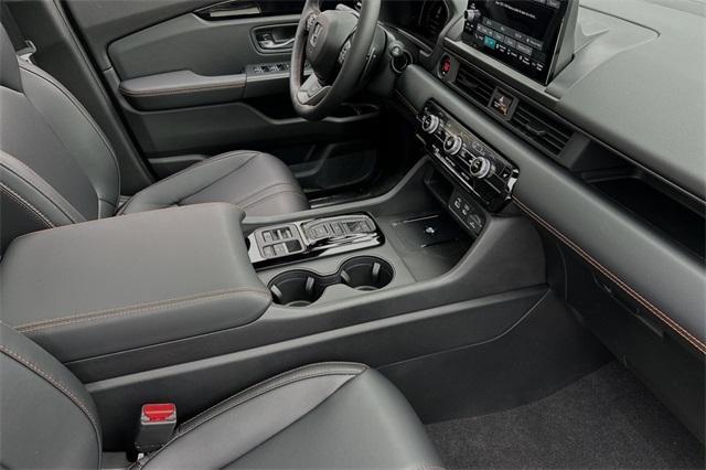 new 2025 Honda Pilot car, priced at $50,895
