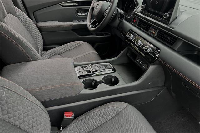 new 2025 Honda Pilot car, priced at $43,750