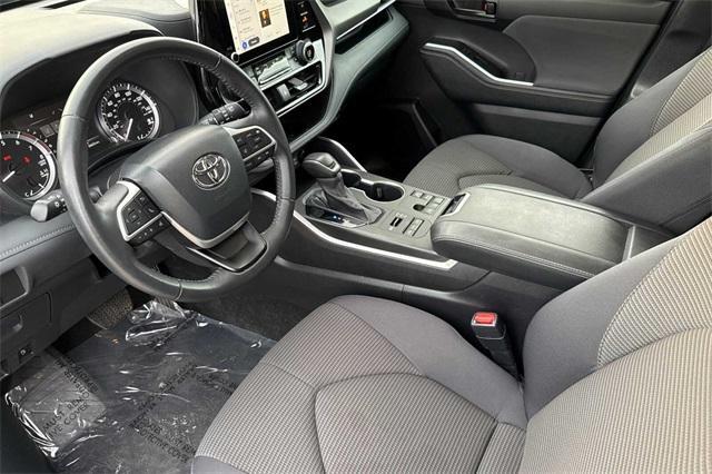 used 2024 Toyota Highlander car, priced at $36,995