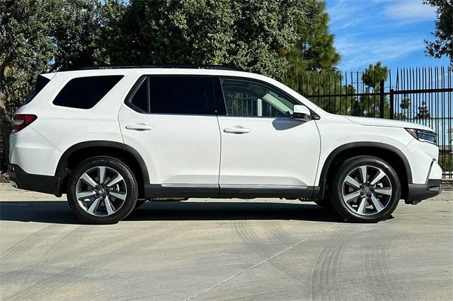 new 2025 Honda Pilot car, priced at $51,450