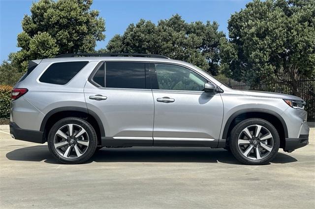 new 2025 Honda Pilot car, priced at $49,680