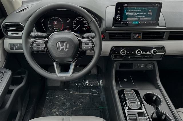 new 2025 Honda Pilot car, priced at $49,680