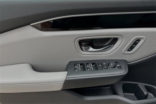 new 2025 Honda Pilot car, priced at $49,680