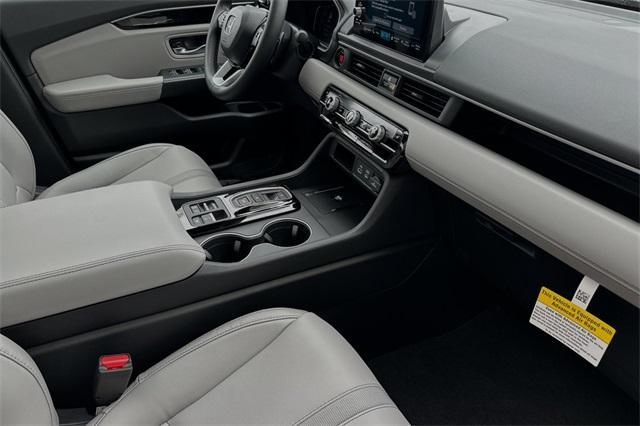 new 2025 Honda Pilot car, priced at $49,680