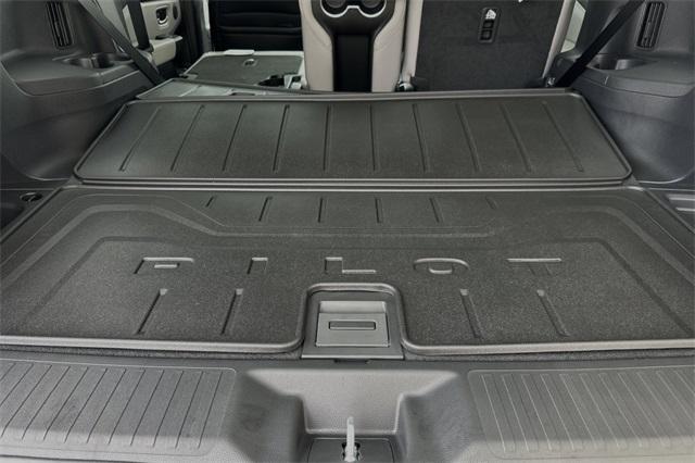 new 2025 Honda Pilot car, priced at $49,680